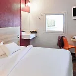 Hotelf1 Ouest Ним