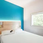 Hotelf1 Ouest Ним