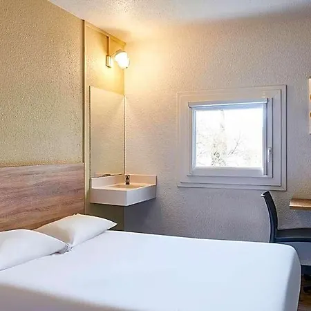 Hotelf1 Ouest Szálloda