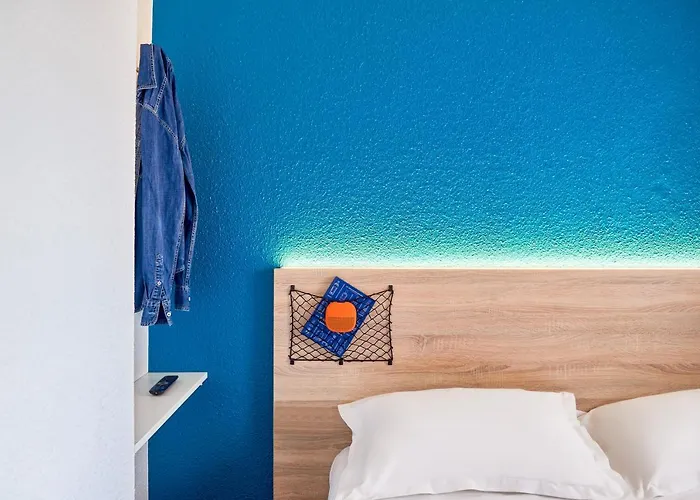 Hotelf1 Nimes Ouest *